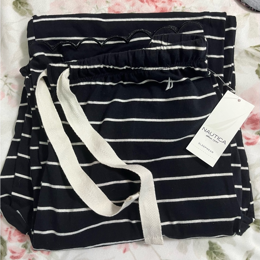 New w/Tags!  Nautica Women’s Cotton Pajamas Pants w/Scallop Hem Sixe XS